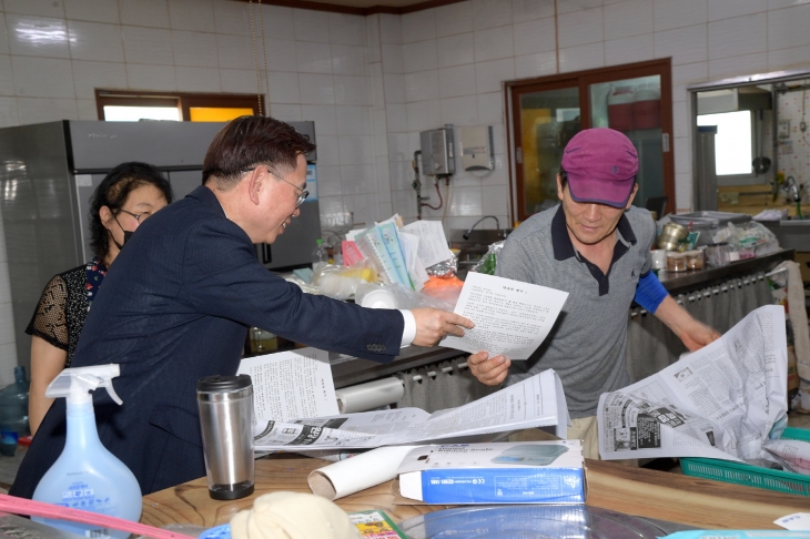 무안군 현경면 주민을 대상으로 한 통합공항 홍보캠페인이 3일 진행됐다. 광주광역시 제공