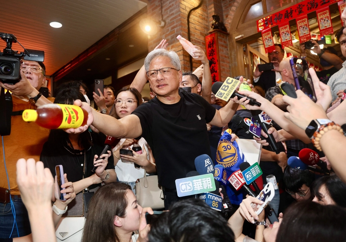 대만 야시장 찾은 젠슨 황