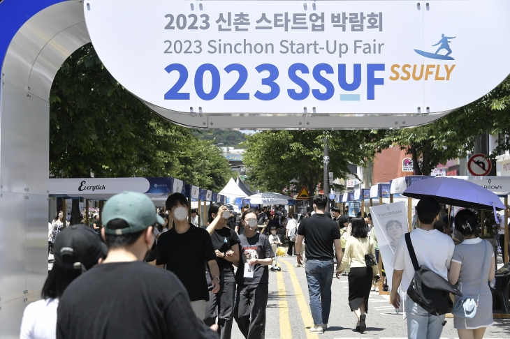 지난해 서울 서대문구 신촌 연세로에서 열린 스타트업 박람회의 모습. 서대문구 제공