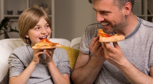 아빠의 식사가 아이의 건강에 상당한 영향을 미친다는 연구 결과가 나왔다.  호주 디킨대 제공
