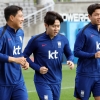 “떨렸다” 황재원 vs ‘배준호 도움’ 박승욱… 우측 수비 경쟁, 중국전 선발은?