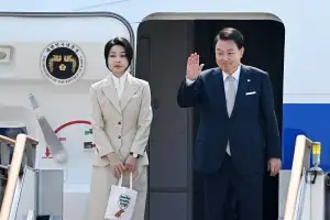 尹 전용기에 ‘참이슬 프레쉬’ 페트 10병 실렸다