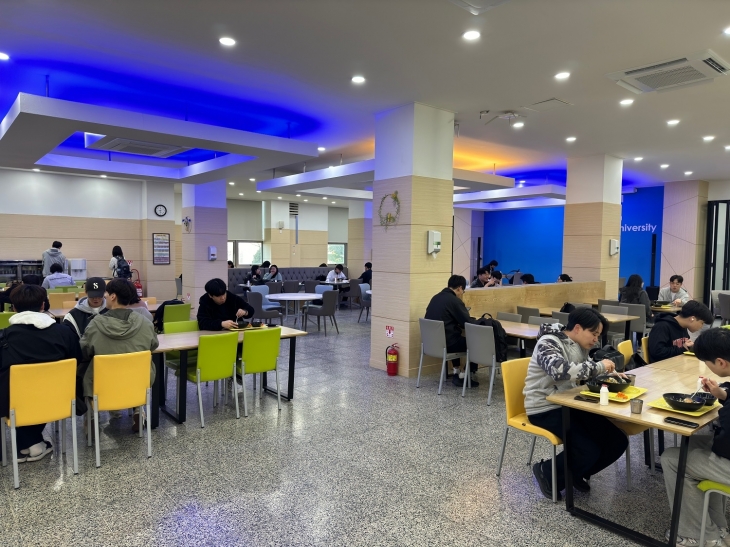 천원의 아침밥을 먹는 학생들. 2024.6.11. 창원시 제공