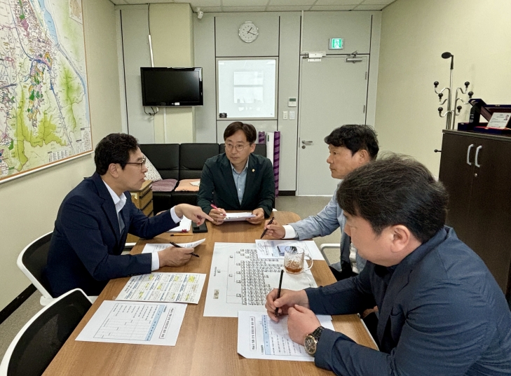 11일 하남시의회 의원 연구단체 ‘하남시 정원 조성 추진연구회’ 소속 의원들이 첫 간담회를 가졌다. 하남시의회 제공