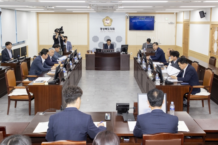 지난 10일 열린 경북도의회 지방분권추진특별위원회(위원장 이형식) 회의 전경. 경북도의회 제공