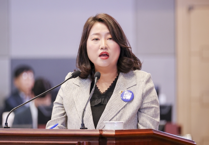 11일 제347회 경북도의회 정례회 제2차 본회의에서 도정질문을 하는 박채아 의원. 경북도의회 제공