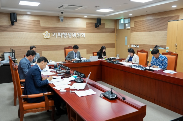 아산시의회 제249회 제1차 정례회 기획행정위원회가 열리고 있다. 시의회 제공