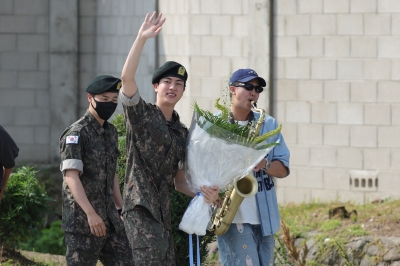 BTS 진 만기전역…“기뻐서 두 번 울어” 내년에 완전체 활동도