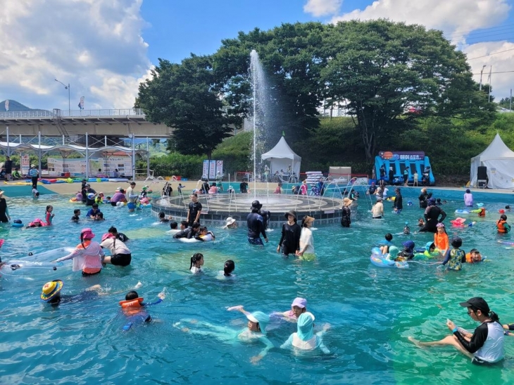 경남 하동군 송림공원 물놀이장. 2024.6.12. 하동군 제공