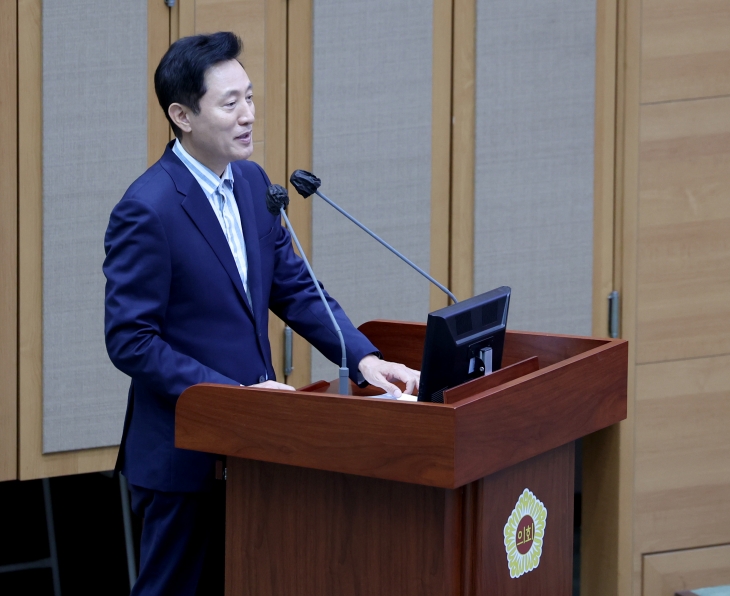질문에 답하는 오세훈 시장