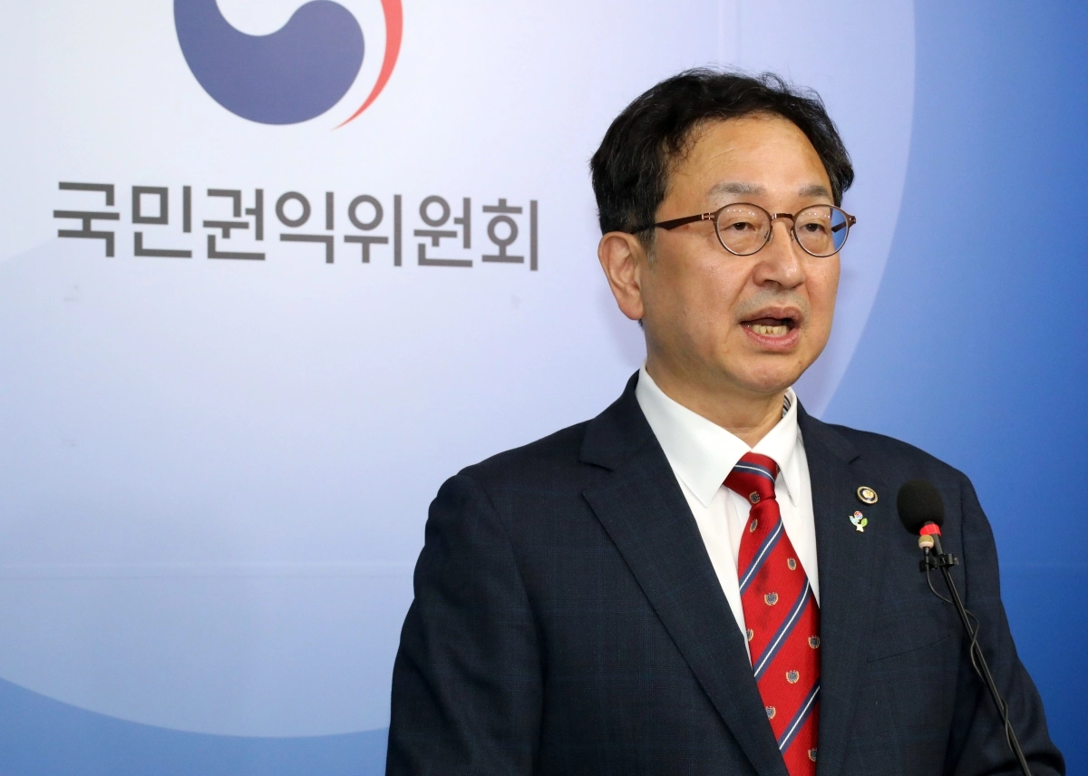 2024년 6월 권익위, 김 여사 명품 가방 수수 의혹에 “위반사항 없다”