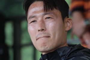 중국에 구금됐던 손준호, 수원 FC 유니폼 입는다
