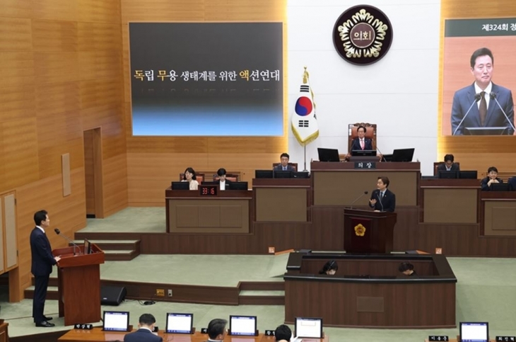 지난 11일 서울시의회 본회의에서 오세훈 시장에게 시정질문을 하는 박유진 의원