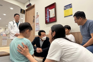 야간 어린이병원 방문 오세훈 “환자 곁 지켜 달라” 호소