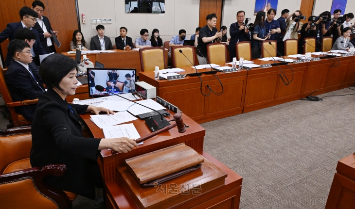 18일 국회 과학기술정보방송통신위원회에서 국민의힘이 불참한 가운데 야당 단독으로  전체회의가 열리고 있다.  안주영 전문기자