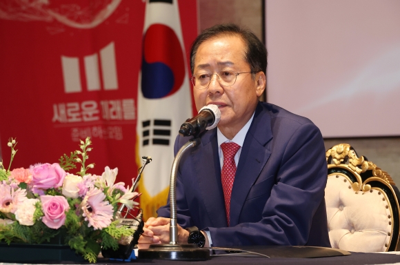 홍준표 “묻지도 않는 말 술술 부는 장군들…조폭도 그렇게 안 해”