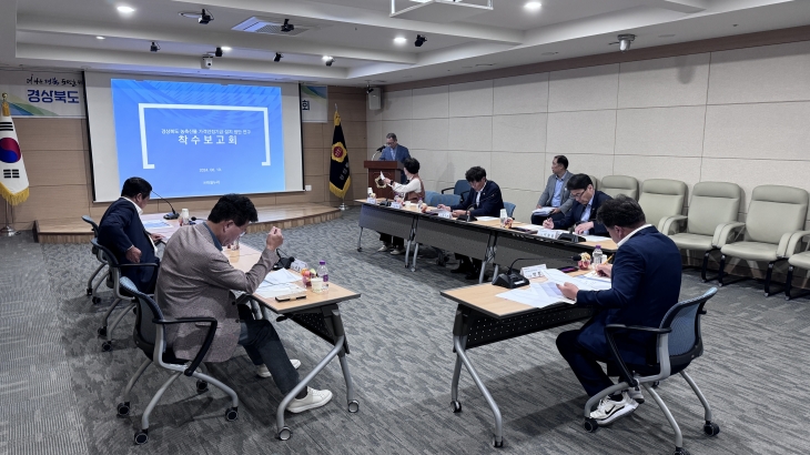 19일 ‘경북도 농축산물 가격안정기금 설치 방안 연구 용역’ 착수보고회를 개최한 경북도의회 ‘농축산물 가격안정화 방안연구회’(대표 박창욱 의원). 경북도의회 제공