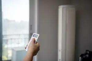 “구형·신형 방법 달라”…한전, 에어컨 전기료 아끼는 ‘꿀팁’ 공개