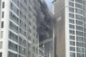 역삼동 아이파크 화재로 ‘검은 연기’…주민들 대피