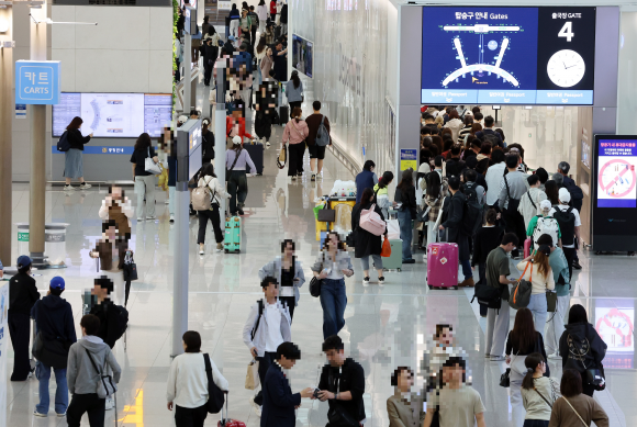 “연예인은 따로 출국하세요”…전용 출입문 만든다던 인천공항 결국 철회