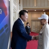 尹대통령, 보훈요양원 찾아 참전유공자에 ‘영웅의 제복’ 선물