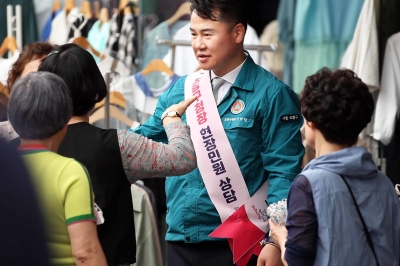 불볕더위도 오언석 구청장 구민사랑 못 말려... 현장 민원 150건 직접 접수