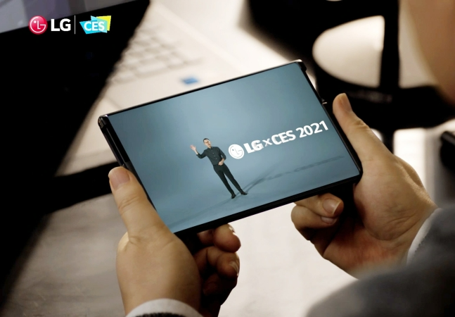LG전자가 ‘CES 2021’에서 짧은 영상으로 선보인 차세대 전략 스마트폰 ‘LG 롤러블’. LG전자 제공