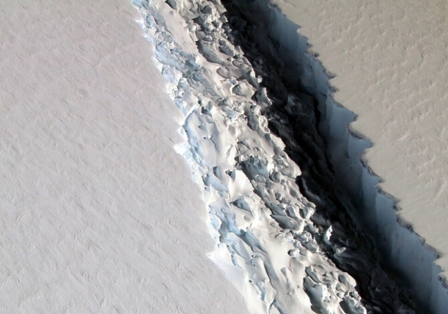 남극 북서쪽에 있는 라르센시 빙붕. 사진=NASA