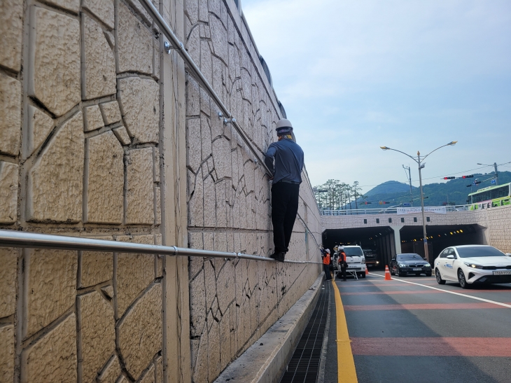 경남 지하차도 ‘구명봉’