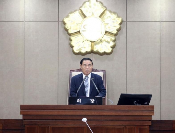 이재식 신임 수원시의회 의장. 수원시의회 제공