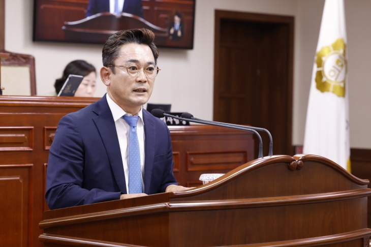 김영진 의회운영위원장