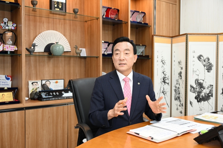 박천동 울산 북구청장이 3일 서울신문과 인터뷰에서 강동권 관광 활성화 방안을 설명하고 있다. 북구 제공