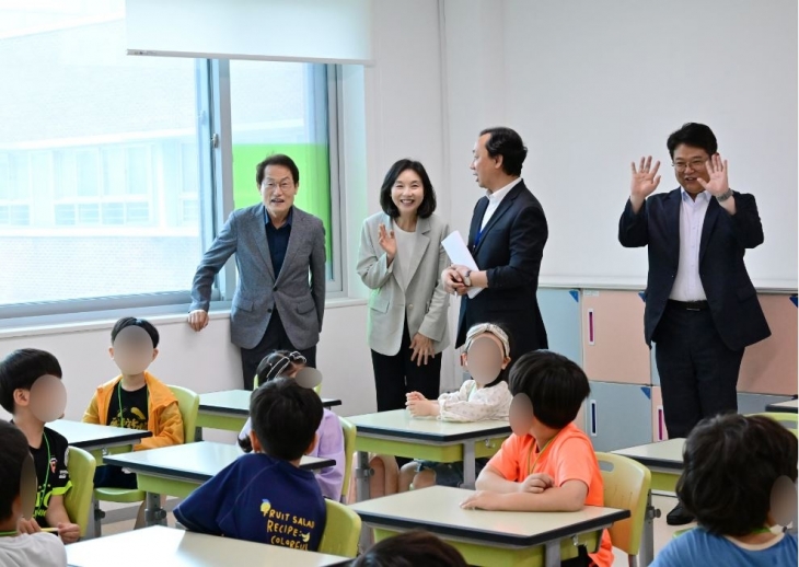 초등학교 늘봄학교 참관 중인 최호정 의장