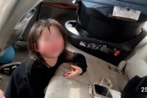 2살 딸 차에 갇혀 오열하는데…‘유튜브 각’ 잡은 아빠 日 ‘발칵’