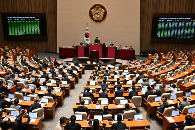 오늘 국회 개원식 무기한 연기… 與 “대통령도 참석하지 마시라”