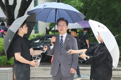 이재명, ‘법카 의혹’ 소환 통보에 “정치 검찰 이용한 보복 행위”