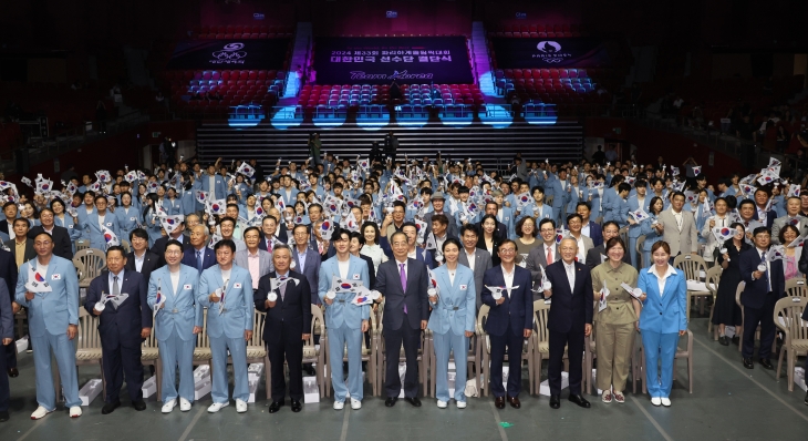 한국 국가대표 선수들이 9일 서울 올림픽공원 올림픽홀에서 열린 2024 파리올림픽 결단식에서 결의를 다지고 있다. 연합뉴스