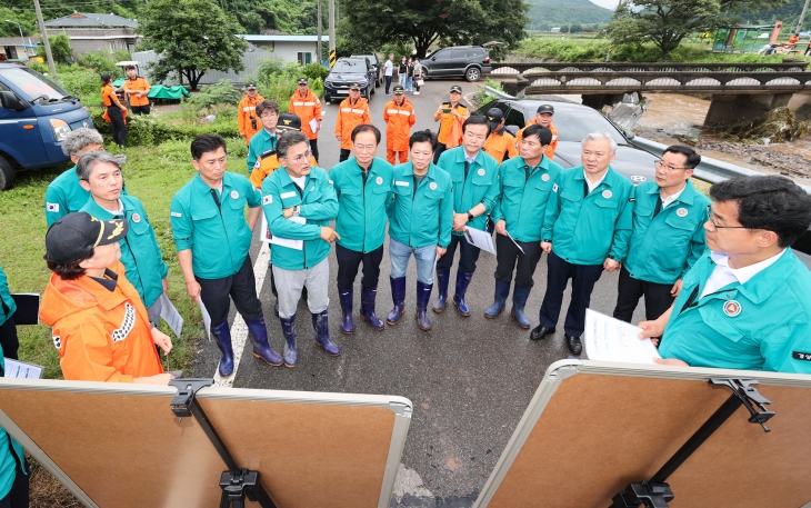 9일 박성만 의장을 비롯한 경북도의회 의원들이 집중호우 피해 현장을 긴급 방문했다. 경북도의회 제공