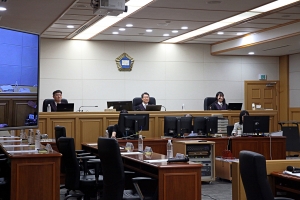 그림자배심원 해보니… 증인 “피고인 퇴정·가림막 해달라” 비공개 요청에 긴장감