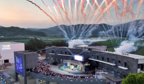 밀양공연예술축제 개막식 모습. 올해 축제는 7월 24일부터 8월 4일까지 이어진다. 2024.7.11. 경남도 제공