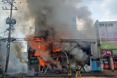 충남 천안 상가서 불…인명피해 없어