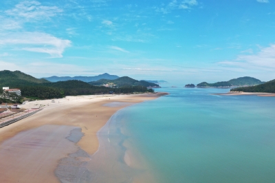 삼십리 늘어선 해변, 붉게 익어가는 칠면초…민어의 고향, 여름에 다시 태어난다