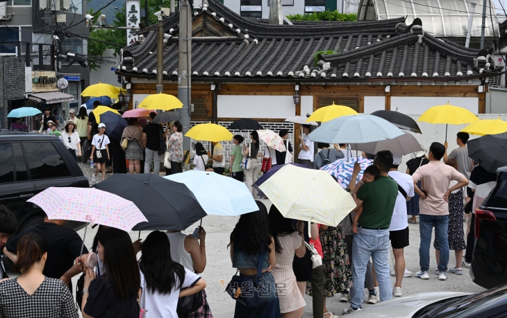 초복 삼계탕 먹으려고 줄 섰어요