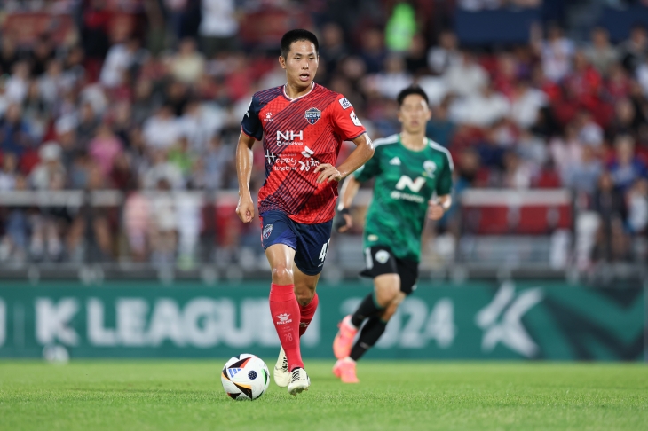 14일 친정인 전북 현대를 상대하는 김천 상무의 맹성웅. 한국프로축구연맹 제공