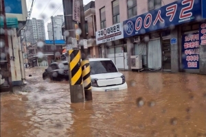 ‘물폭탄’ 언제 멈추나…내일까지 최대150㎜, 주말에도 이어진다