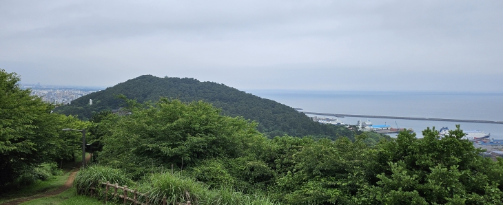 별도봉에서 바라본 사라봉. 제주 강동삼 기자