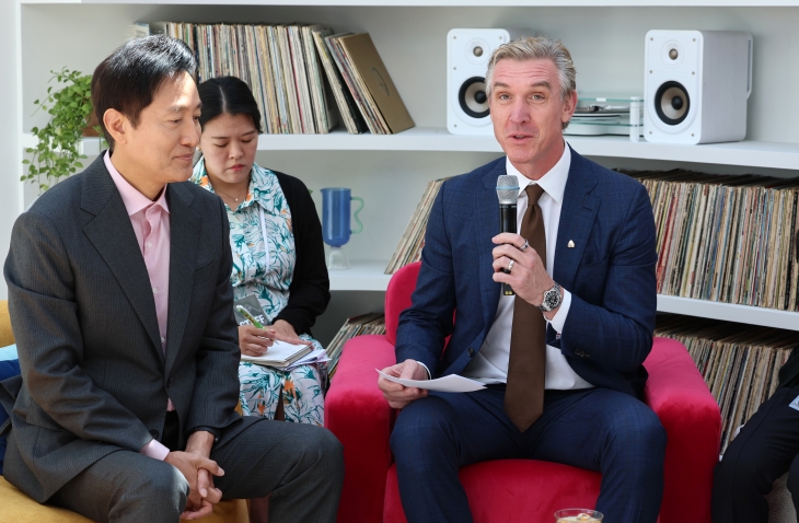 인사말 하는 데이브 스티븐스 에언비앤비 최고사업책임자