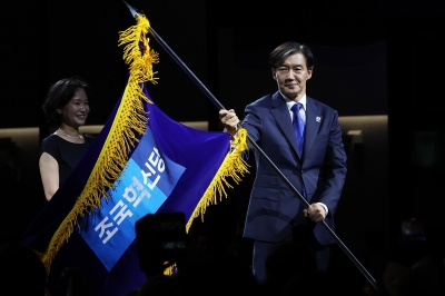 조국, 찬성 99.9%로 당대표 연임…사법리스크는 과제