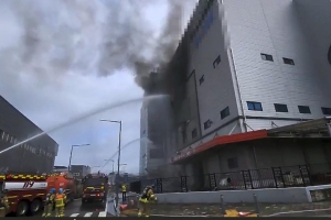 김포 물류창고에 대형 화재… 1명 연기흡입