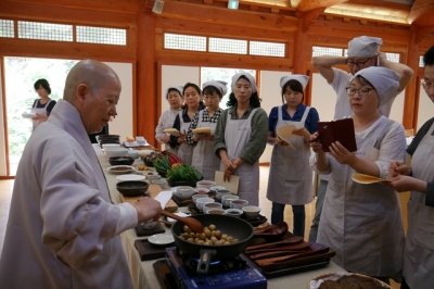 조계종, 사찰음식 체계화 나서…사찰음식 ‘장인’ 제도 도입